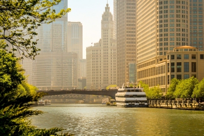 Chicago River, Chicago, IL (Doug Sun Beams)  [flickr.com]  CC BY 
Informazioni sulla licenza disponibili sotto 'Prova delle fonti di immagine'